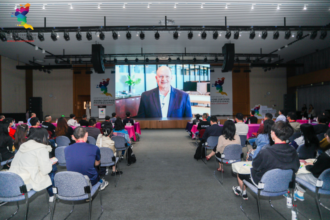 在李强勇先生的精彩致辞后，大赛组委会收到了国际主办方Certiport的祝福，Certiport,a Pearson VUE Business总经理Craig Bushman先生通过视频和现场的参赛选手进行了会面。